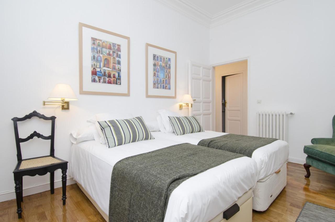 Apartamento Paseo Del Prado II En Madrid Bagian luar foto
