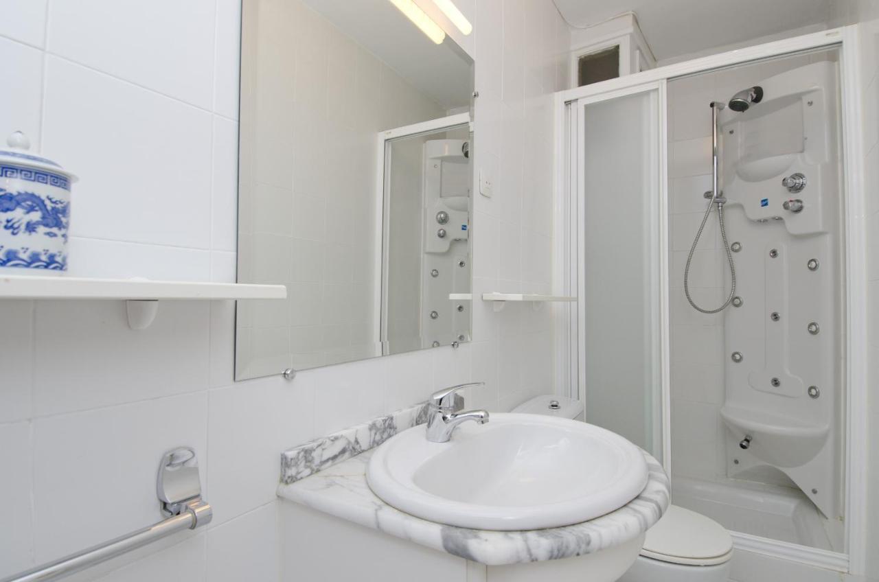 Apartamento Paseo Del Prado II En Madrid Bagian luar foto