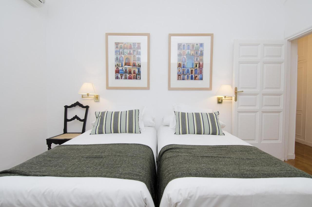 Apartamento Paseo Del Prado II En Madrid Bagian luar foto