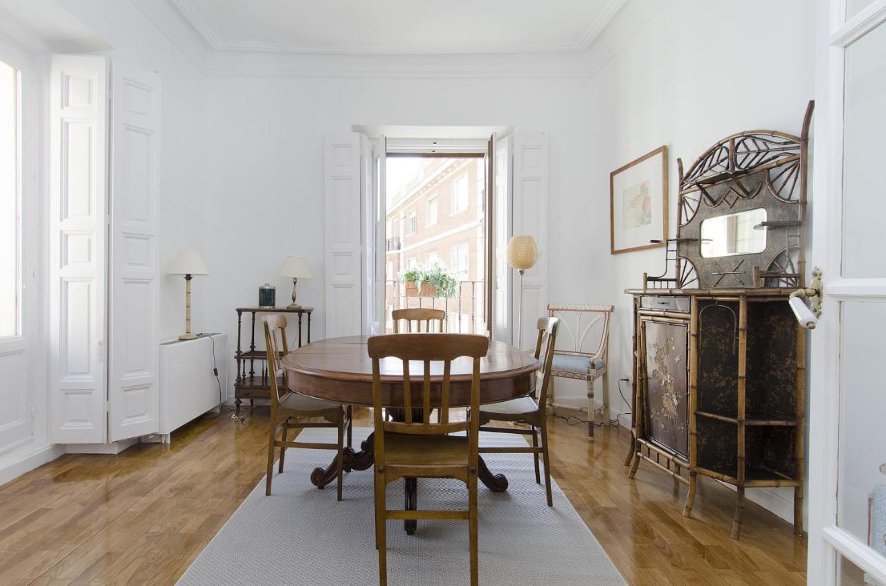 Apartamento Paseo Del Prado II En Madrid Bagian luar foto