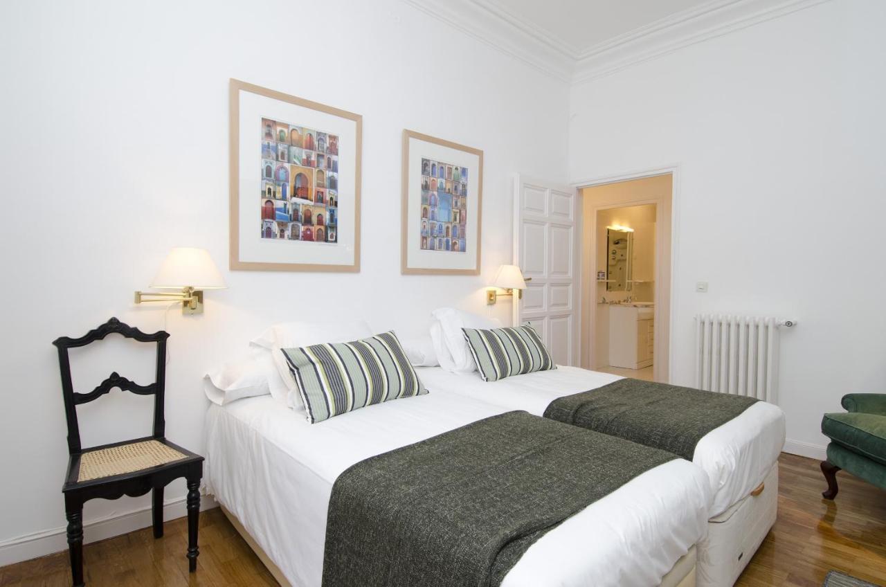 Apartamento Paseo Del Prado II En Madrid Bagian luar foto