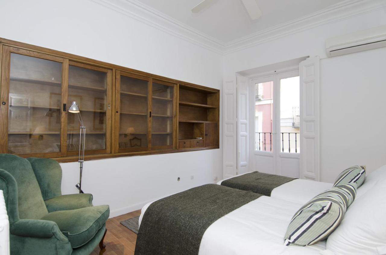 Apartamento Paseo Del Prado II En Madrid Bagian luar foto