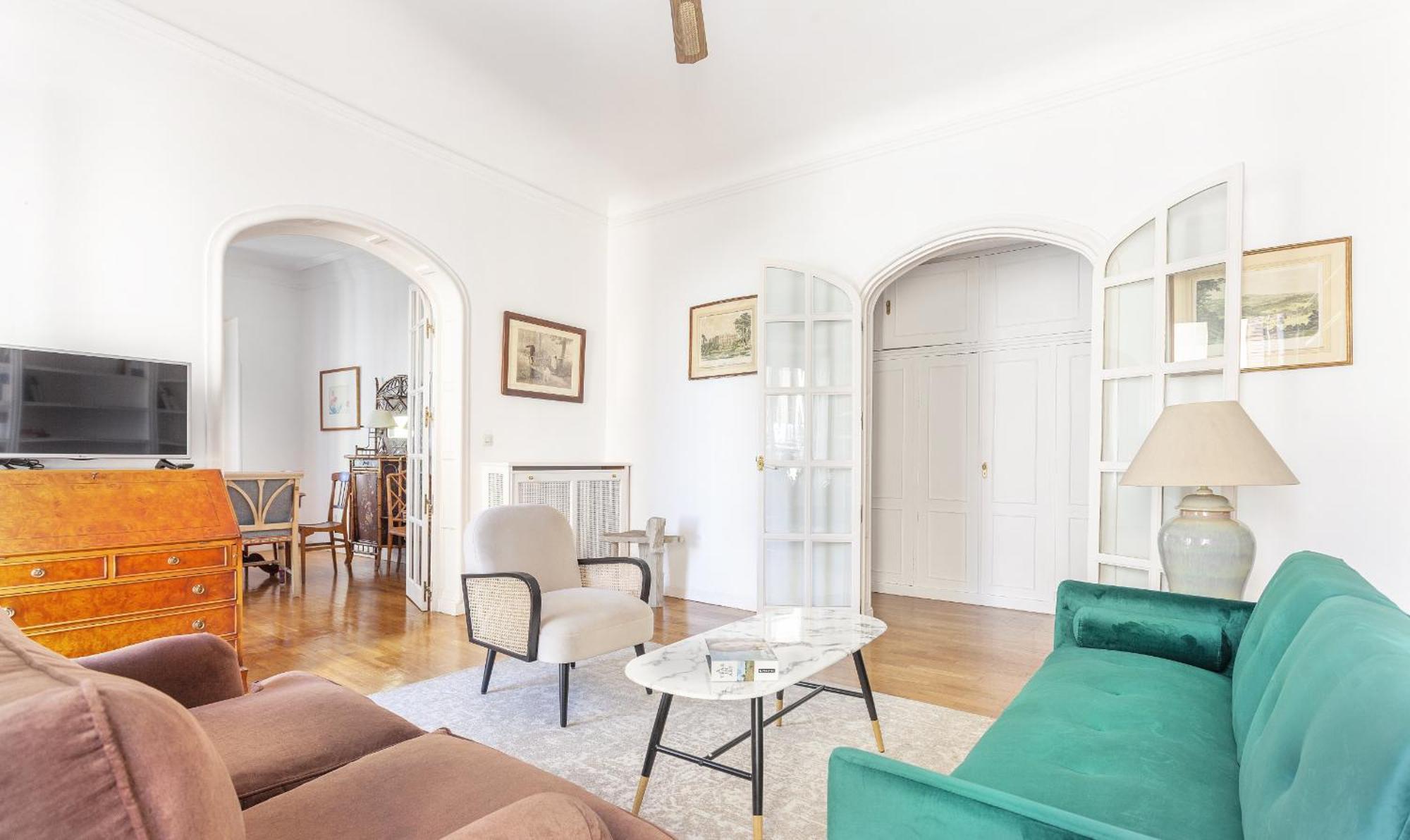 Apartamento Paseo Del Prado II En Madrid Bagian luar foto